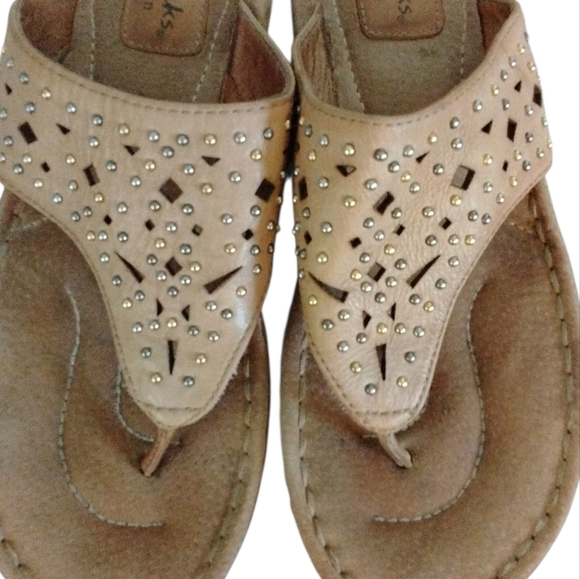 Clarks Artisian Amaya Studded Cut-out Thong Leather Sandals Size 9 - Picture 3 of 10